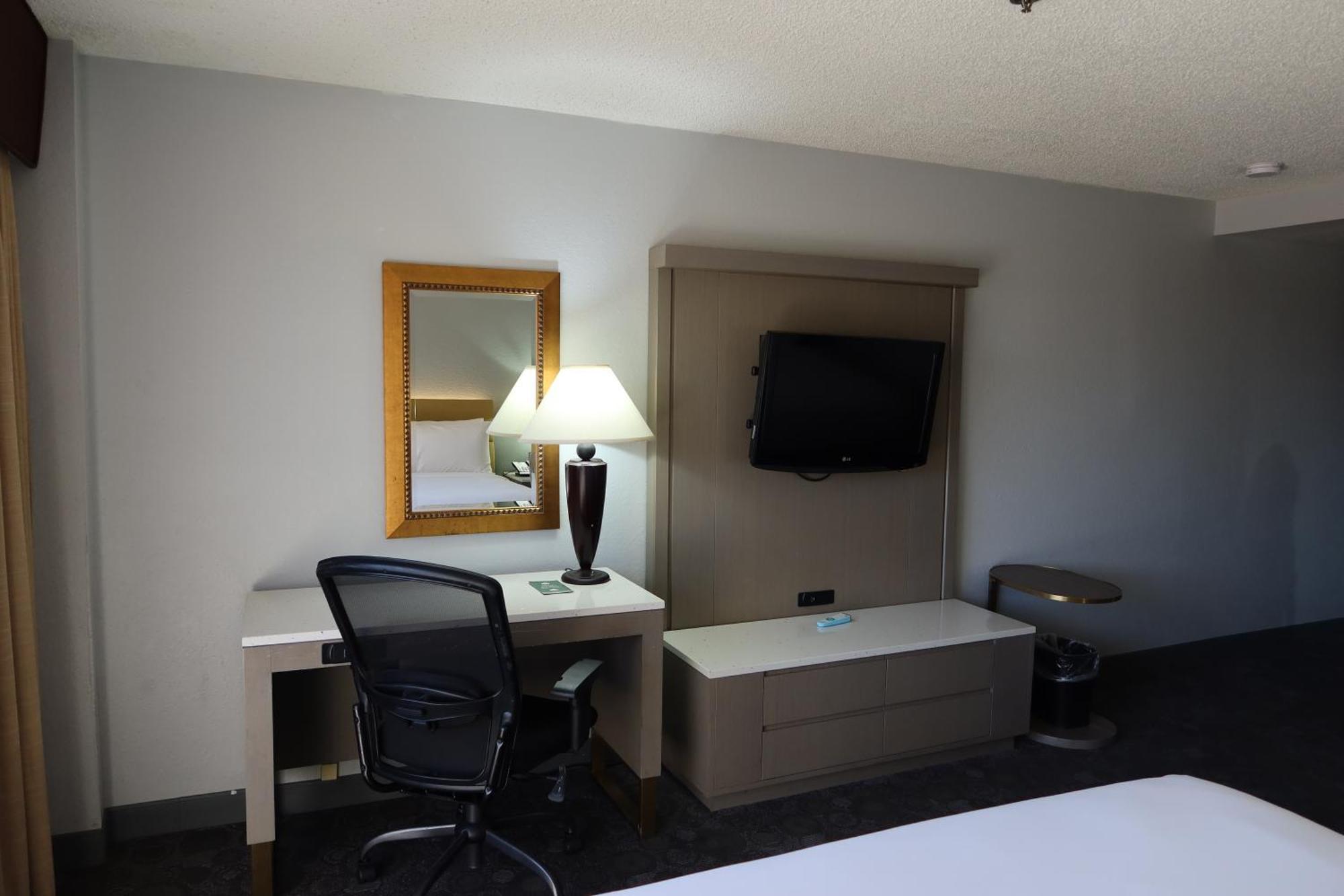 Greentree Hotel Phoenix West Bagian luar foto